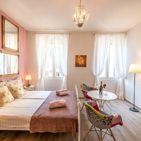 Old City Romantic Studios 3 بولا المظهر الخارجي الصورة