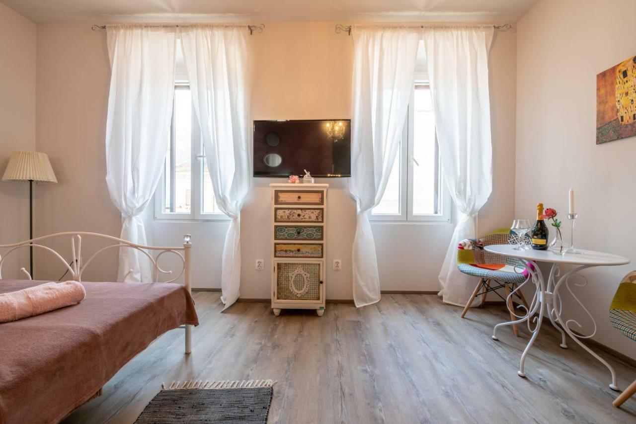 Old City Romantic Studios 3 بولا المظهر الخارجي الصورة
