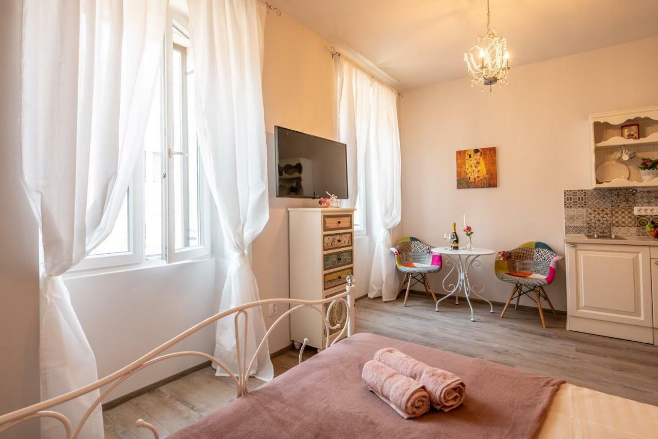 Old City Romantic Studios 3 بولا المظهر الخارجي الصورة