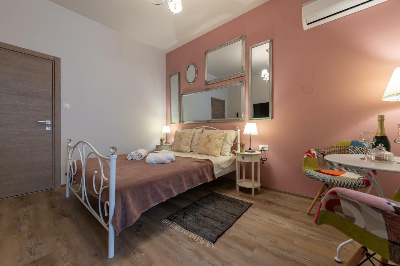 Old City Romantic Studios 3 بولا المظهر الخارجي الصورة